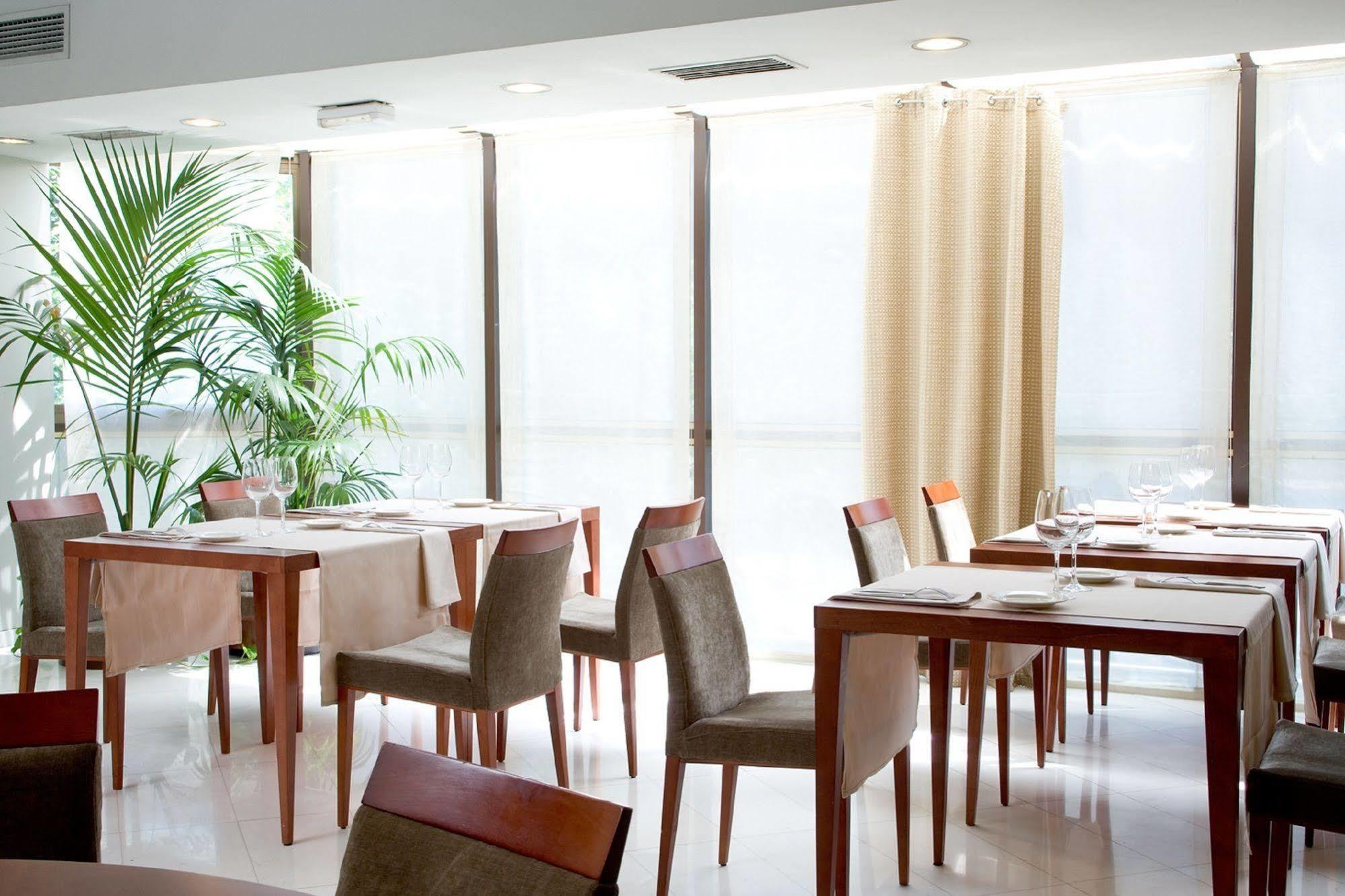 Hotel Nh Lleida Pirineos Zewnętrze zdjęcie